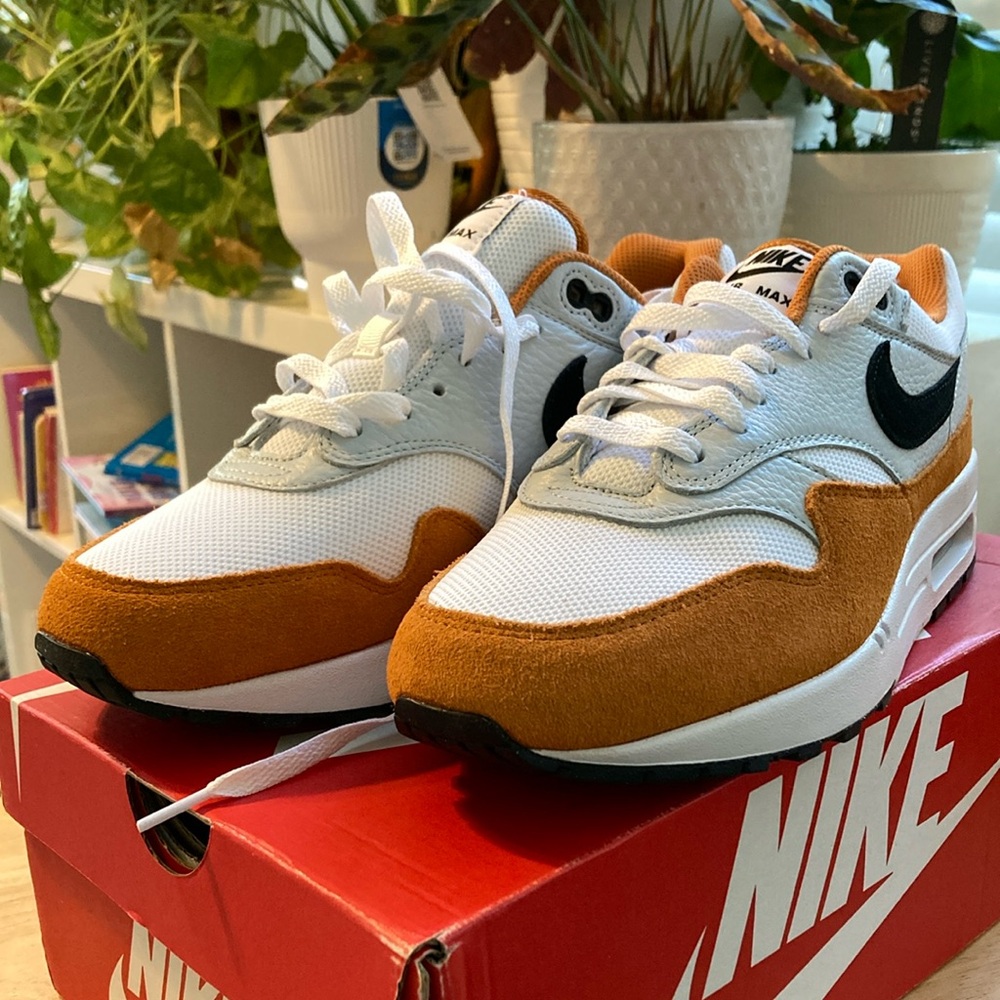 Nike Air Max 1 White and Orange Monarchs